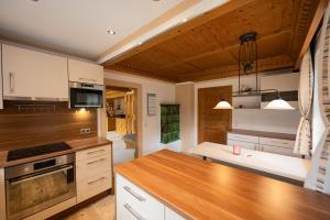 Kuchyň nebo kuchyňský kout v ubytování Ferienhaus Konrad