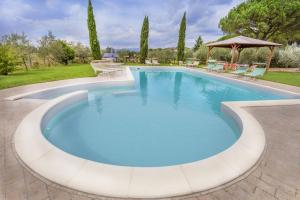 Bazén v ubytování Villa San Biagio nebo v jeho okolí