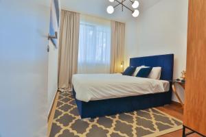 Кровать или кровати в номере Luxury Apartment Blue