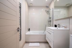 Salle de bains dans l'établissement GuestReady - Sunny Haven in Notting Hill