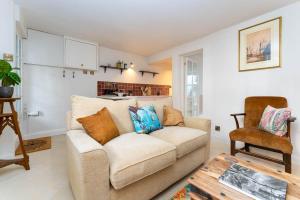 a living room with a couch and a table at Lovely Flat Ensuite Bathroom Private Courtyard in Brighton & Hove