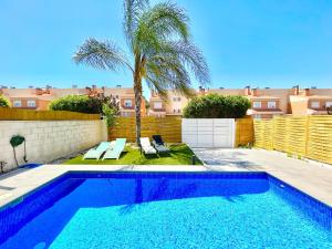 Bazén v ubytovaní Villa Bambu Gran Alacant by Villas&You alebo v jeho blízkosti