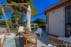 Patio alebo iná vonkajšia časť ubytovania VILLA ROSETTA ampi spazi esterni WIFI FREE