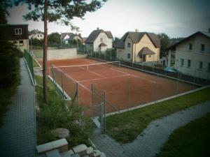 Tenis a/nebo squash v ubytování Guest House Vila Frýdštejn nebo okolí