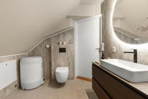 Ένα μπάνιο στο Florø Apartments Hotell +32 φωτογραφίες