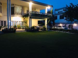 two cars parked in front of a building at night at Alaf Laila Guest House in Abbottabad +35 photos
