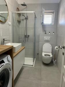 Ένα μπάνιο στο Apartment K&M +16 φωτογραφίες