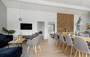 TV o dispositivi per l'intrattenimento presso Awesome Home In Haderslev With Sauna
