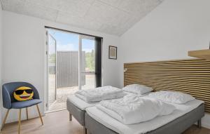 Letto o letti in una camera di Awesome Home In Haderslev With Sauna