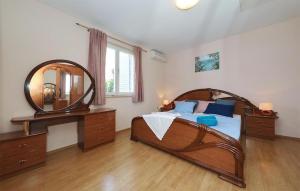 Ένα ή περισσότερα κρεβάτια σε δωμάτιο στο Stunning Home In Bast