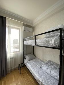 Voodi või voodid majutusasutuse Kenut Hostel toas