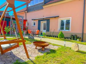 a garden with a bench and a table and chairs at Apartmán Pod hradem in Horšovský Týn