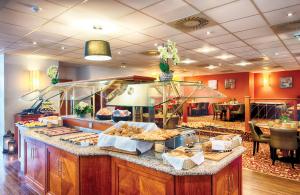 Makanan di atau berdekatan hotel +70 gambar