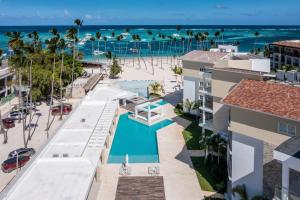 Hồ bơi trong/gần Playa Coral | Oasis Frente a la Piscina