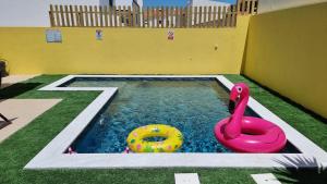 A piscina localizada em Holidays Home Comporta ou nos arredores