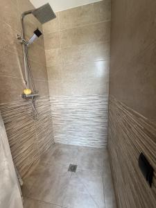 a bathroom with a shower with a tiled shower at Ca L´Ángels in Prat de Compte