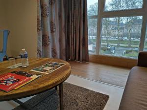 Posezení v ubytování Logis Hôtel Les Pages