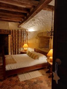 Postel nebo postele na pokoji v ubytování Maison d hôtes du chateau de Bouesse