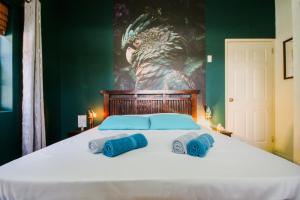 Letto o letti in una camera di Woodstock Palmresort Curaçao
