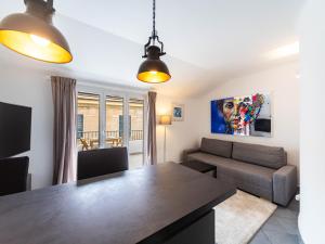 a living room with a table and a couch at Elegante a due passi dal mare in Alassio