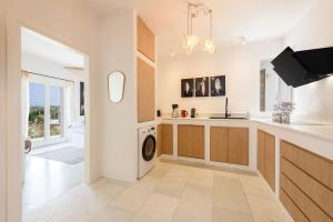 Imagen de la galería de Villa Paralía - Best seaside, en Agia Irini Paros