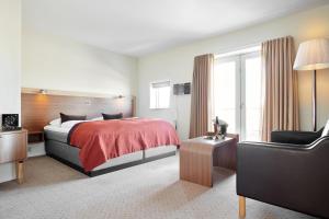 Postel nebo postele na pokoji v ubytování Montra Hotel Sabro Kro