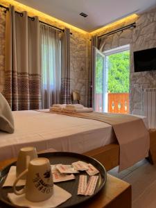 a hotel room with two beds and a table at Oda N'Bjeshke in Valbonë
