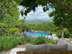 Kolam renang di atau dekat dengan Les Hauts de Jeanvert - Gite 80m2 - Piscine - Gaillac