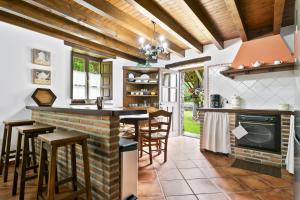 an open kitchen with a bar with stools at Casa De Aldea La Venta Los Probes in Llanes