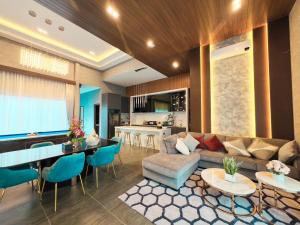 a living room with a couch and a table at PNT VILLA PATTAYa in Nong Prue