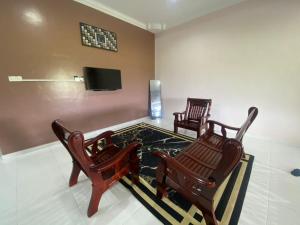 TV a/nebo společenská místnost v ubytování Alfaatih Guest House Kuala Terengganu