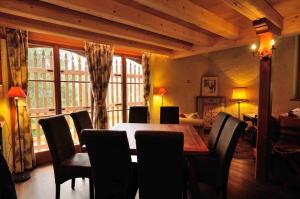 a dining room with a table and chairs at Chalet Pra Dell OSTIO Primiero San Martino di Castrozza in Fiera di Primiero