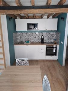 Kuchyň nebo kuchyňský kout v ubytování La plage logement de tourisme meublé - 3 étoiles + 26 fotografií