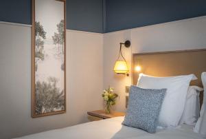 Postel nebo postele na pokoji v ubytování Hôtel Arcanse by Inwood Hotels