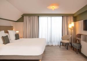 Postel nebo postele na pokoji v ubytování Hôtel Arcanse by Inwood Hotels