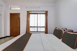 Łóżko lub łóżka w pokoju w obiekcie Collection O KMM Kushi Resort