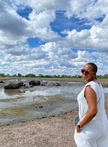 Φωτογραφία από το άλμπουμ του King Bed Hippo Lagoon Off Grid σε Μαούν