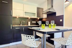 a kitchen with a table with wine glasses on it at Le Tranquille in Thonon-les-Bains