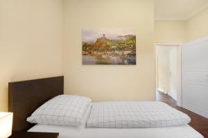 Postel nebo postele na pokoji v ubytování Alte Stadtvilla am Weinberg 4