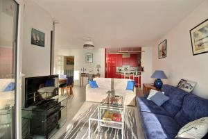 Χώρος καθιστικού στο Annonce professionnelle. Grand appartement face mer au 4ème étage, 3 chambres, avec WIFI +5 φωτογραφίες