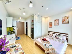 Postel nebo postele na pokoji v ubytování Căn Hộ Studio Đẹp, Đầy Đủ Tiện Nghi, Gym, Bể Bơi, Hồ Đi Bộ, Sân Tập Thể Thao + 71 fotografií