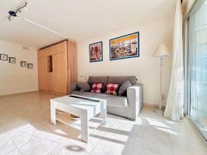 a living room with a couch and a table at COSTA DAURADA APARTAMENTS - Alboran II in Salou