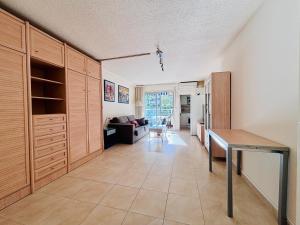 a living room with a table and a couch at COSTA DAURADA APARTAMENTS - Alboran II in Salou