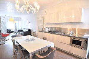 a kitchen and dining room with a table and chairs at Stylish apartment 100 meters from San Marco square in Venice +16 photos