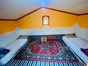 Postel nebo postele na pokoji v ubytování Auberge L'Oasis Mhamid