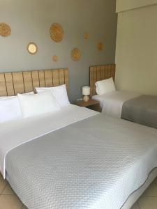 Postel nebo postele na pokoji v ubytování Rondo's Hotel
