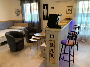Część wypoczynkowa w obiekcie Grand studio très agréable avec bar, cuisine et terrasse