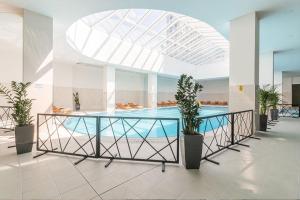 Πισίνα στο ή κοντά στο Skyline Residence Apartment +15 φωτογραφίες