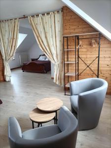 a living room with a chair and a table at Vent des Grèves in Pontorson