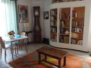 Η βιβλιοθήκη του bed and breakfast